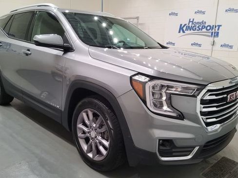 Used 2024 GMC Terrain SLT FWD image 2