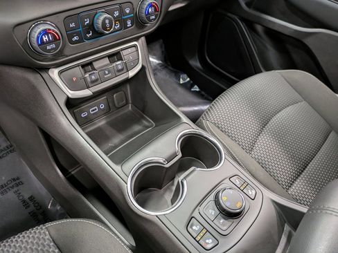 Used 2024 GMC Terrain SLE w/ Driver Convenience Package image 14