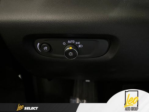 Used 2022 Chevrolet Traverse LT FWD image 14