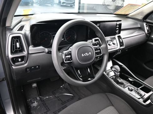 Used 2023 Kia Sorento LX FWD image 11