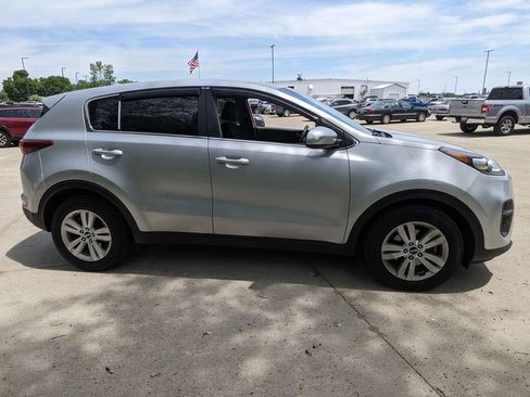 Used 2019 Kia Sportage LX FWD image 2
