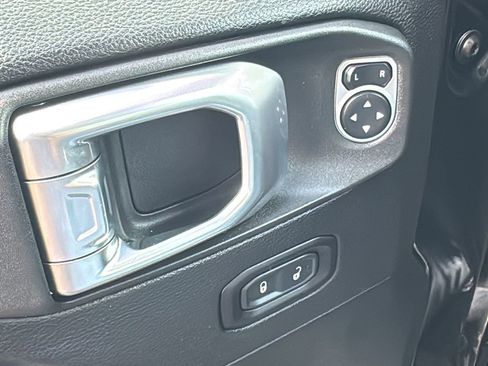 Used 2020 Jeep Wrangler Unlimited Sahara AWD/4WD image 24