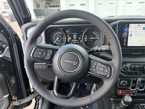 Used 2024 Jeep Wrangler Unlimited AWD/4WD image 22