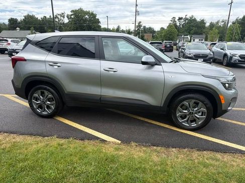 Used 2025 Kia Seltos LX AWD/4WD image 4