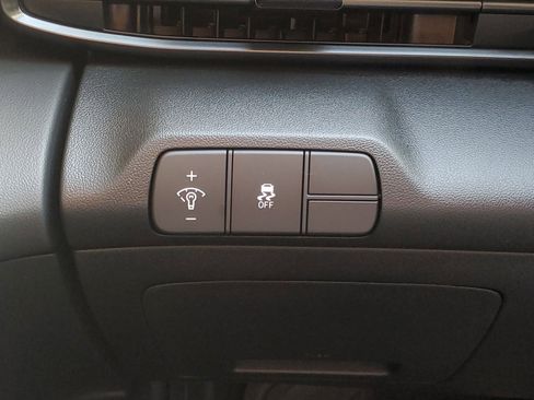 Used 2025 Hyundai Elantra Sport image 28