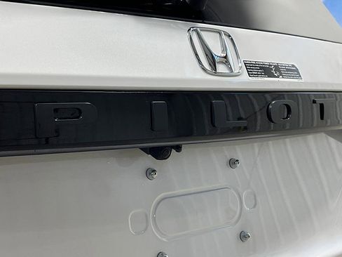New 2025 Honda Pilot Touring image 7