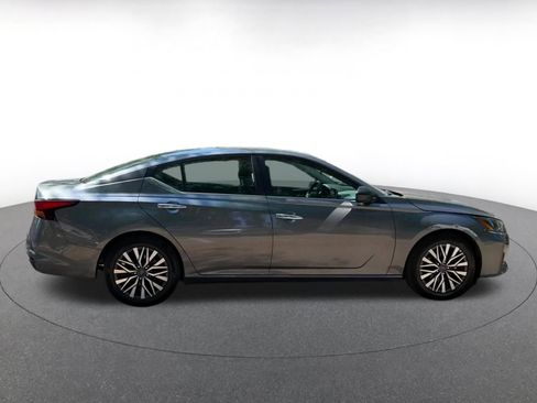 Used 2025 Nissan Altima 2.5 SV image 16