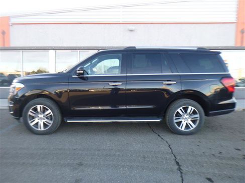 Used 2023 Ford Expedition Limited image 2