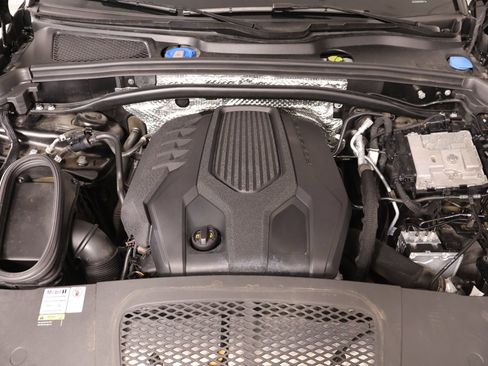 Used 2022 Porsche Macan AWD/4WD image 21