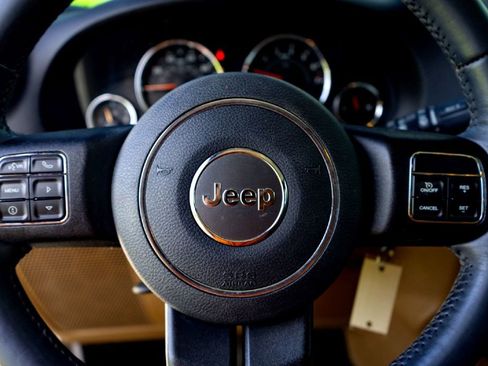 Used 2016 Jeep Wrangler Unlimited Sahara w/ Connectivity Group AWD/4WD image 12