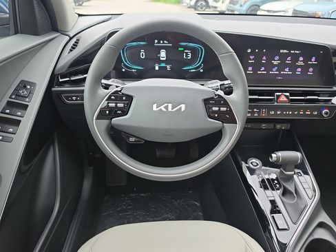 New 2026 Kia Niro EX FWD image 13