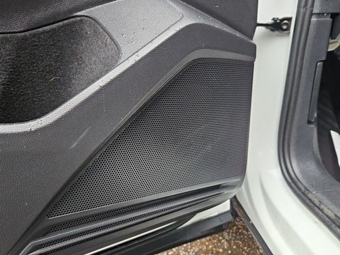 Used 2022 Volkswagen Tiguan SE image 11