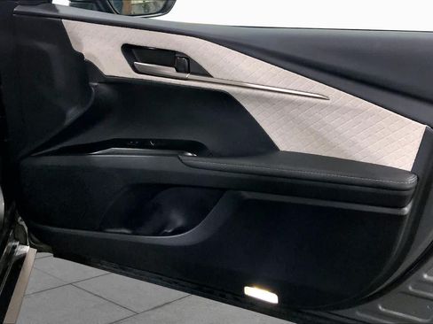 Used 2025 Toyota Camry XLE AWD/4WD image 23