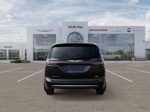 New 2026 Chrysler Pacifica Select image 7