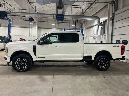 Used 2025 Ford F250 Platinum image 5