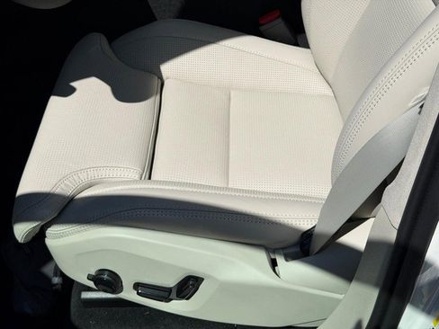 New 2026 Volvo XC90 T8 Ultra w/ Lounge Package image 17