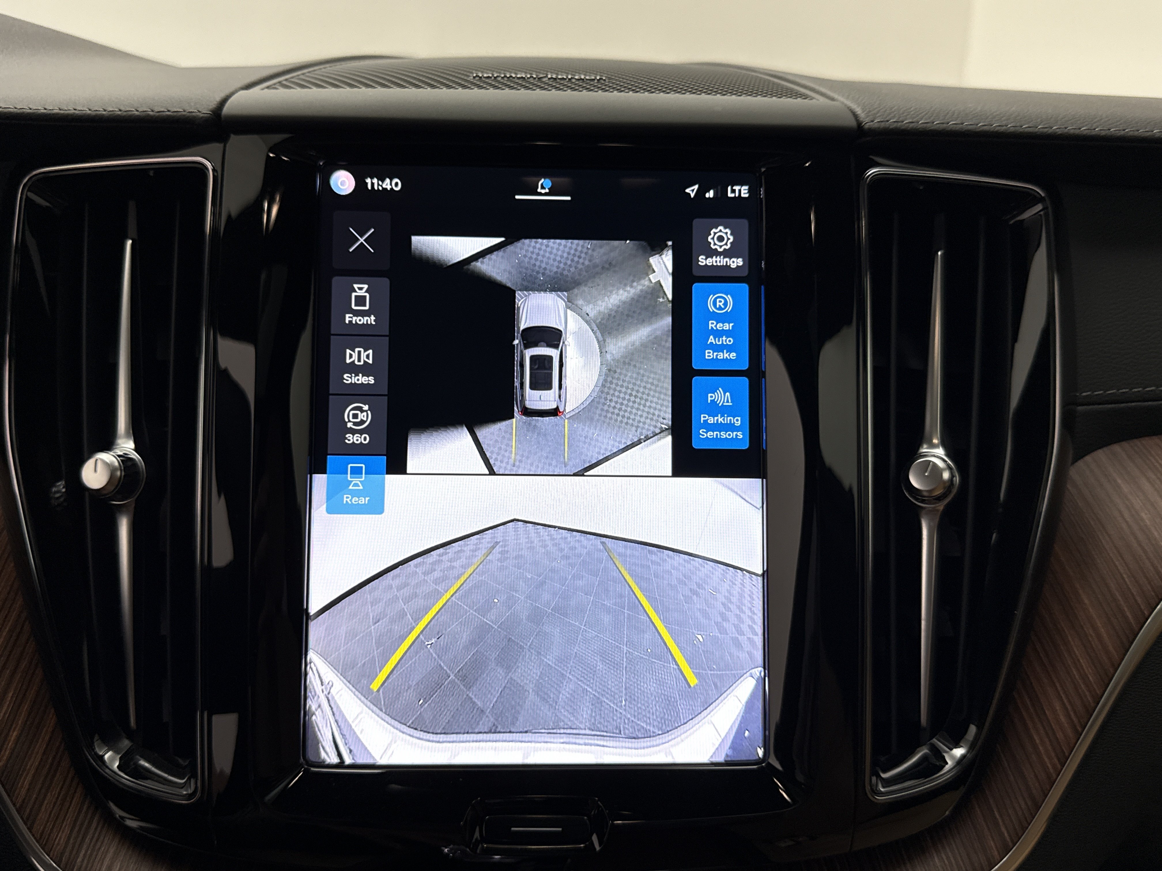 Certified 2024 Volvo XC60 B5 Ultimate w/ Protection Package Premier AWD/4WD image 20