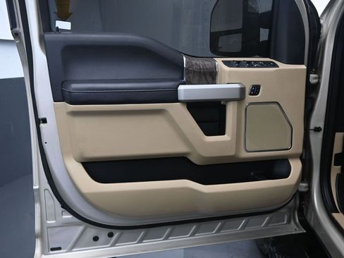 Used 2018 Ford F250 Lariat w/ Chrome Package image 23