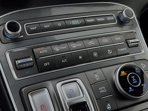 Used 2023 Hyundai Santa Fe Limited image 16