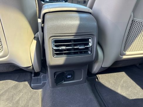 Used 2024 Lincoln Corsair Grand Touring AWD/4WD image 23