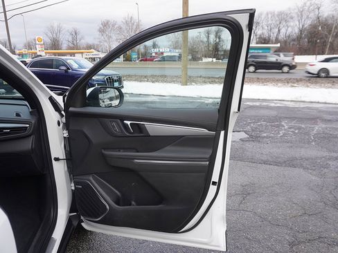 Used 2025 Buick Enclave Preferred w/ Power Package image 27