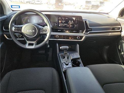 Used 2025 Kia Sportage LX image 10