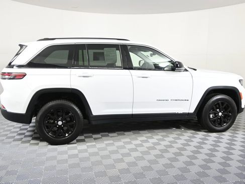 Used 2023 Jeep Grand Cherokee Limited image 7