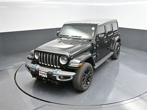 Used 2022 Jeep Wrangler Unlimited Sahara w/ Cold Weather Group image 25