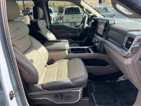 Used 2025 Ford F450 Platinum w/ Platinum Plus Package image 17