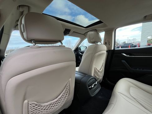 Used 2018 Maserati Ghibli GranLusso image 31