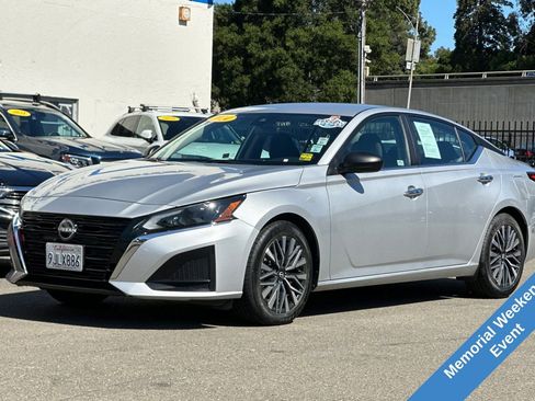 Used 2024 Nissan Altima 2.5 SV FWD image 10