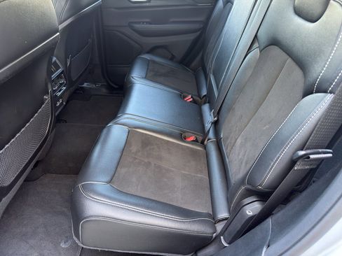 Used 2024 Jeep Grand Cherokee Altitude AWD/4WD image 21