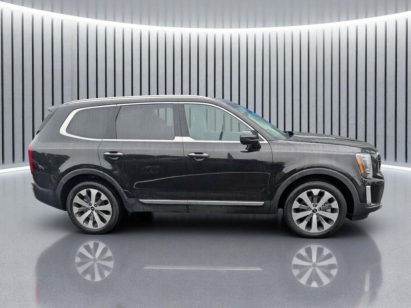 Used 2022 Kia Telluride S AWD/4WD image 3