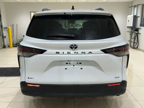 New 2026 Toyota Sienna XLE image 6