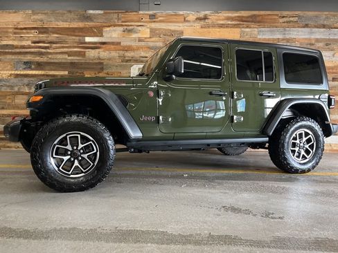 Used 2024 Jeep Wrangler Unlimited Rubicon image 17