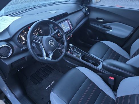 Used 2023 Nissan Kicks SR w/ SR Premium Package image 13
