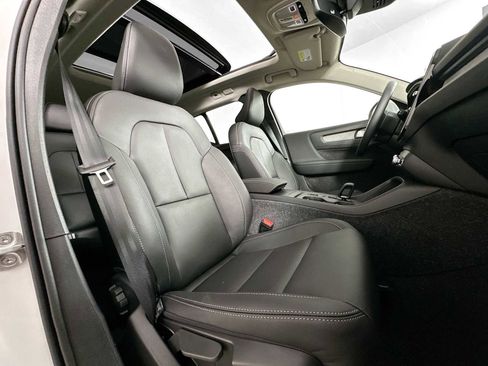 Used 2025 Volvo XC40 B5 Core w/ Protection Package Premier image 26