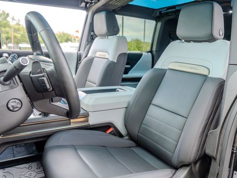 Used 2025 GMC Hummer EV 3X w/ LPO, Cargo Utility Package AWD/4WD image 18