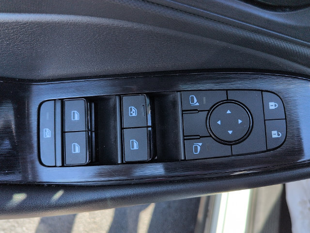 Used 2025 Nissan Rogue S FWD image 14