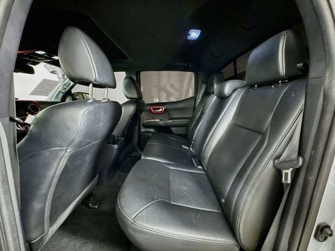 Used 2018 Toyota Tacoma TRD Off-Road AWD/4WD image 25