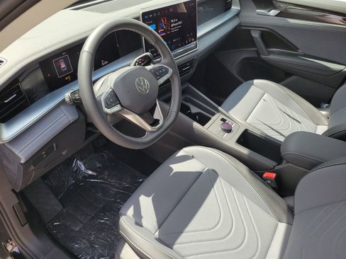 New 2026 Volkswagen Tiguan SE FWD image 7