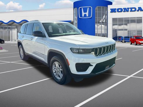 Used 2024 Jeep Grand Cherokee Laredo RWD image 1