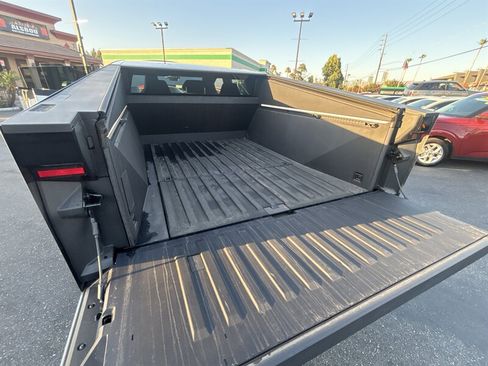 Used 2024 Tesla Cybertruck AWD Crew Cab image 16