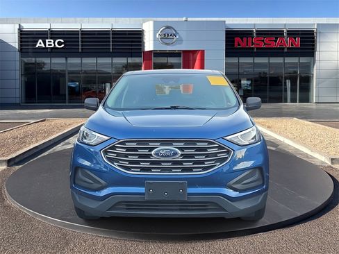 Used 2022 Ford Edge SE image 2