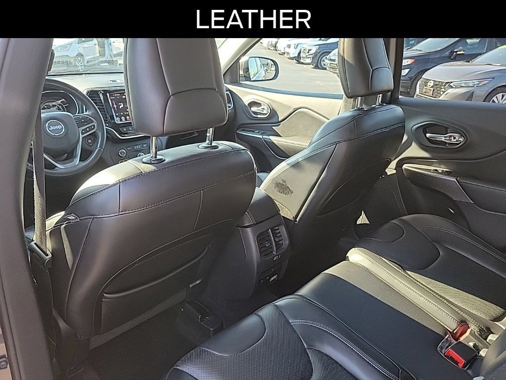Used 2019 Jeep Cherokee Limited w/ Luxury Group AWD/4WD image 14