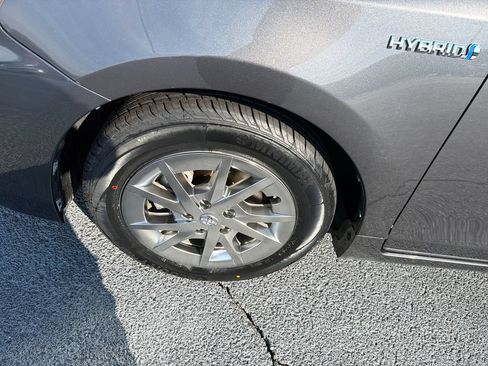 Used 2016 Toyota Prius V Three FWD image 26