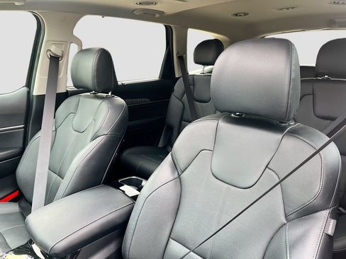 Used 2025 Kia Telluride EX w/ EX Captain's Chair Package FWD image 21