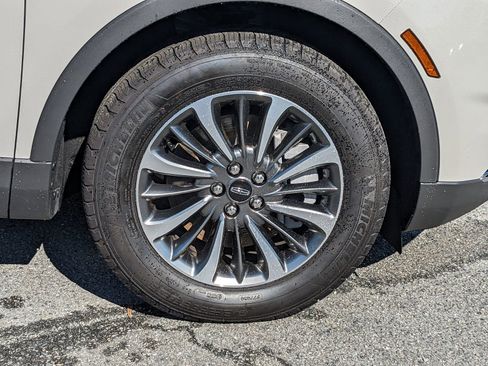 Certified 2023 Lincoln Nautilus Reserve image 13