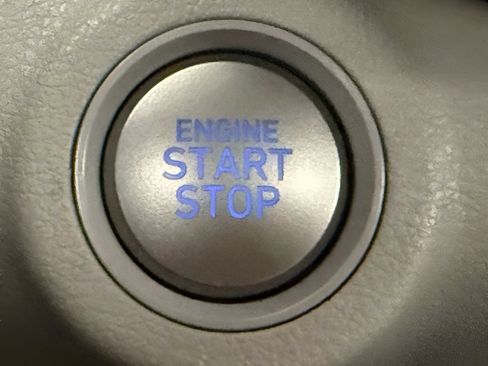 Used 2025 Hyundai Venue SEL FWD image 20