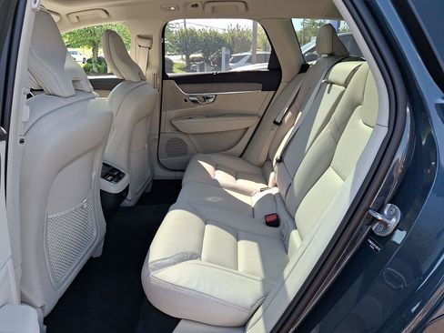 Certified 2025 Volvo V90 B6 Cross Country Ultra AWD/4WD image 10
